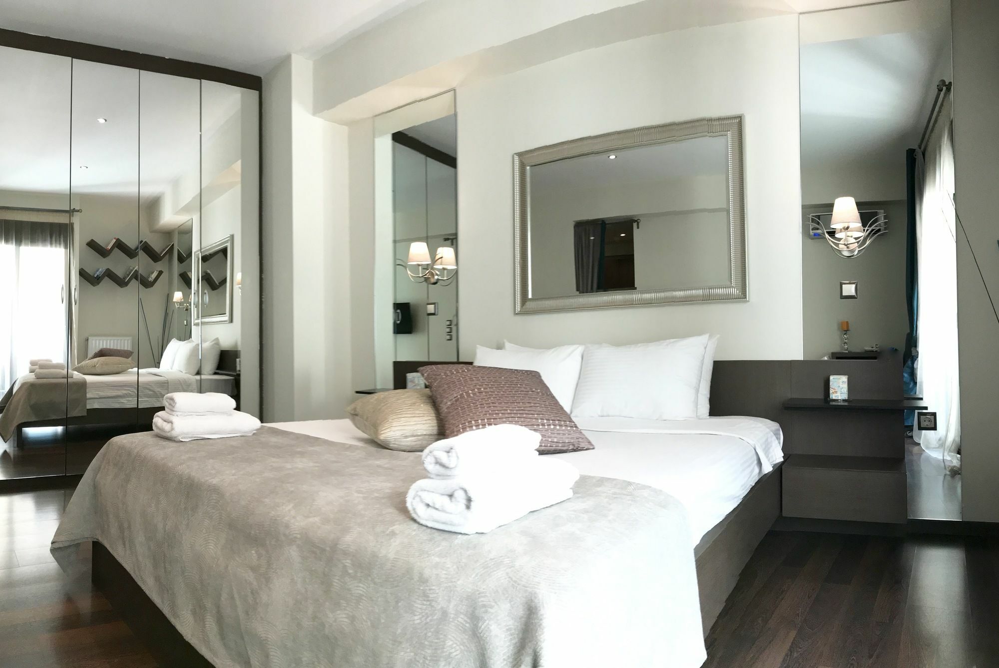 Athens Luxury Suites Extérieur photo